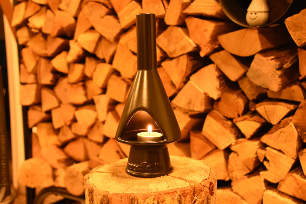 手のひらサイズの暖炉！？かわいいアロマポットが登場 – METOS 公式